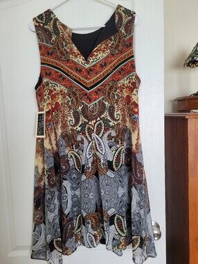 Sleeveless Paisley V-Neck A-Line Dress in Multi Colors